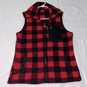 Women’s fleece vest.